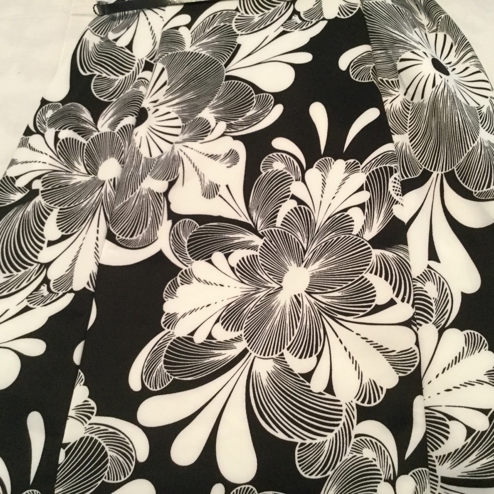 EnFocus Studio - Floral Print Dress - Picture 3 of 8